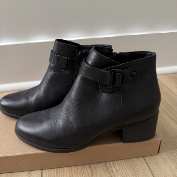 Naturalizer Dora Black Leather Ankle Boots - Picture 2 of 5